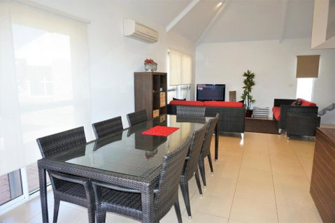 Osprey Holiday Village Unit 104 Luxurious 3 Bedroom Holiday Villa With A Pool In The Complex - Accommodation Gladstone 5