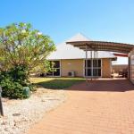 Osprey Holiday Village Unit 104 Luxurious 3 Bedroom Holiday Villa With A Pool In The Complex - Accommodation Gladstone 1