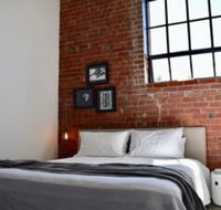 Stylish Warehouse Conversion in Heart of Fitzroy - Accommodation Gladstone