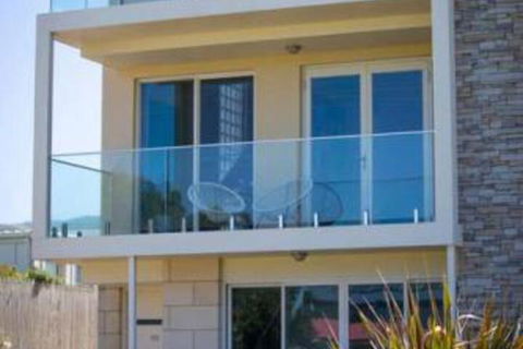 SEA NOOK Seconds From The Beach - Accommodation Gladstone 6