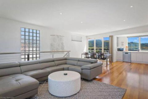 SEA NOOK Seconds From The Beach - Accommodation Gladstone 1