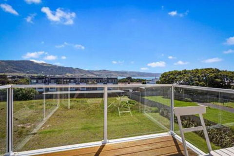 SEA NOOK Seconds From The Beach - Accommodation Gladstone 0