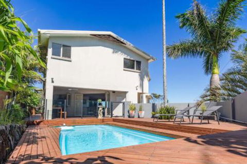 The Richmond Beach Villa - Accommodation Gladstone 0
