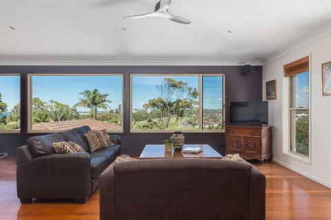 The Richmond Beach Villa - Accommodation Gladstone 5
