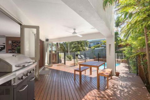 The Richmond Beach Villa - Accommodation Gladstone 2