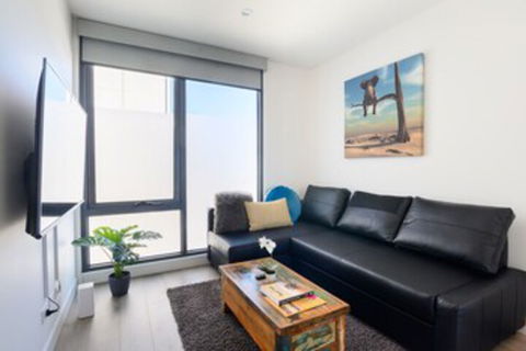 JUDD A Stylish Abode Awaits You - Accommodation Gladstone 0