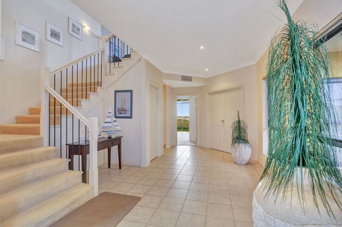 Seaglass - Accommodation Gladstone 0