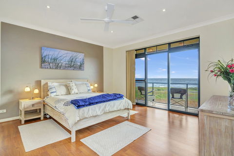 Seaglass - Accommodation Gladstone 2