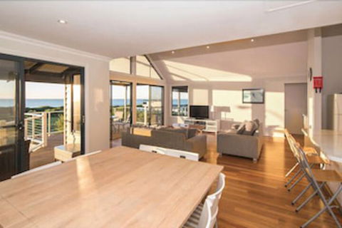 Jay's Beach House - Accommodation Gladstone 1