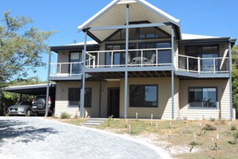 Jay's Beach House - Accommodation Gladstone 0