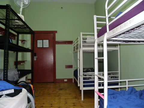 Market Tavern - Hostel And Bar - Accommodation Gladstone 5
