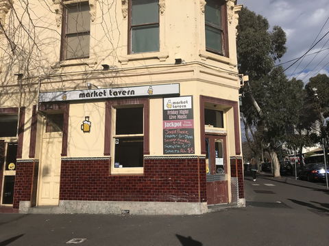 Market Tavern - Hostel And Bar - Accommodation Gladstone 1
