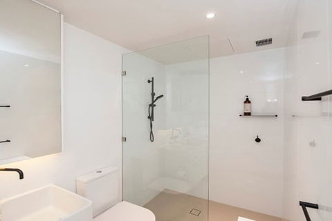 Luxury Studio With Parking In Woolloomooloo WMLOO - Accommodation Gladstone 2
