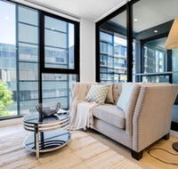 Stunning Bright Apartment At Hawthron/Glenferrie Station - Accommodation Gladstone