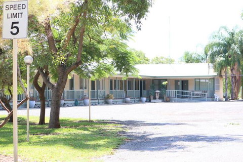 Back O Bourke Motel - Accommodation Gladstone 5