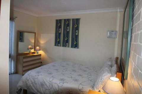 ANCHORAGE 1 - Accommodation Gladstone 6