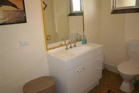 ANCHORAGE 1 - Accommodation Gladstone 2
