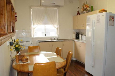 Explorers Holiday House - Accommodation Gladstone 3