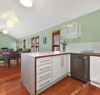 Family Friendly Weatherboard Cottage - Accommodation Gladstone