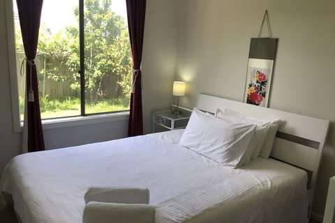 Apple House - Accommodation Gladstone 4