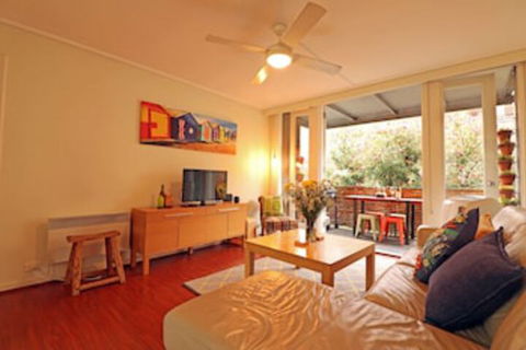 Colour Pop - Rejuvenate Stays - Accommodation Gladstone 0