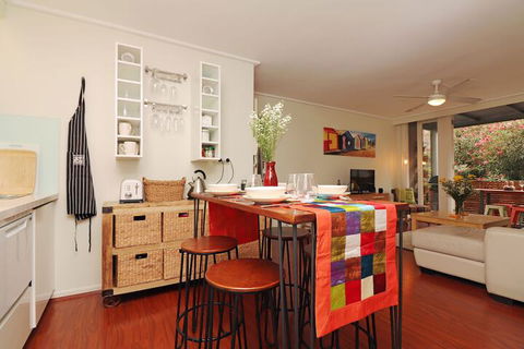 Colour Pop - Rejuvenate Stays - Accommodation Gladstone 4