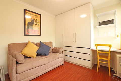 Colour Pop - Rejuvenate Stays - Accommodation Gladstone 6