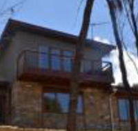 Of Stone  Wood Guesthouse Secluded getaway - Accommodation Gladstone