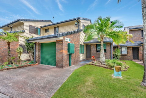 Fountain View Villa - Q Stay - Accommodation Gladstone 0