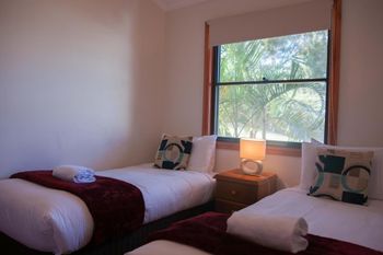 41 Korora Palms 2 Bedroom Bure - Accommodation Gladstone 5