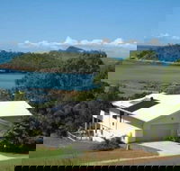 Hideaway Retreat Beach House with Pool - Accommodation Gladstone