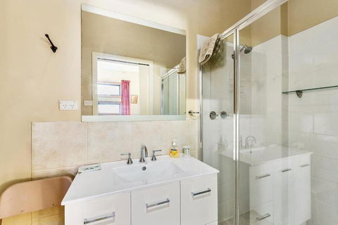 Evergreen - Accommodation Gladstone 5