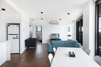 Roomerang At Panorama Apartments 3 - Accommodation Gladstone 2