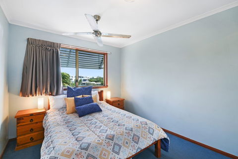 Vaai Moana - 5/10 Oriole Avenue - Accommodation Gladstone 0