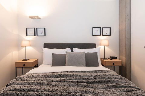 Luxury East Melbourne Apartment - Accommodation Gladstone 3
