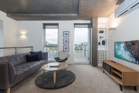 Luxury East Melbourne Apartment - Accommodation Gladstone 7