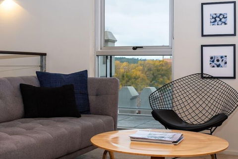Luxury East Melbourne Apartment - Accommodation Gladstone 5