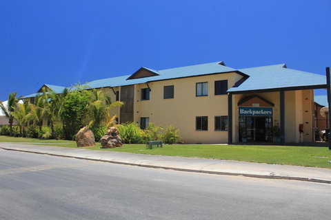Ningaloo Coral Bay Backpackers - Accommodation Gladstone 2