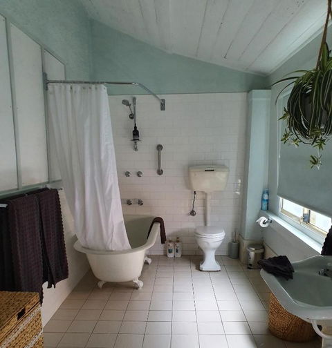 The Cottage - Accommodation Gladstone 3