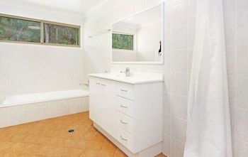 Orchid Beach Apartments - Accommodation Gladstone 3