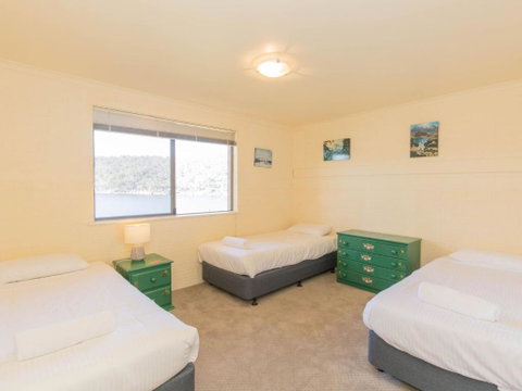 Aranda 3 / 25 Townsend Street - Accommodation Gladstone 2