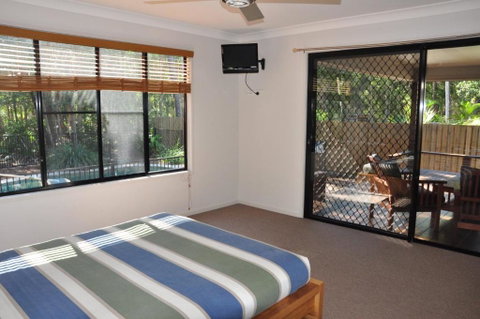 12 Satinwood Drive Family Home With Swimming Pool Located In Natural Bushland & Close To Beach - Accommodation Gladstone 5