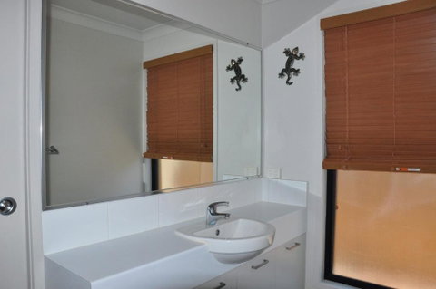 12 Satinwood Drive Family Home With Swimming Pool Located In Natural Bushland & Close To Beach - Accommodation Gladstone 1