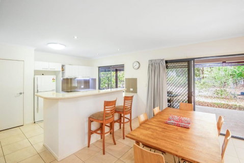 18 Naiad Court Rainbow Shores Modern Beach House Walk To Beach - Accommodation Gladstone 4