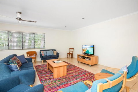 18 Naiad Court Rainbow Shores Modern Beach House Walk To Beach - Accommodation Gladstone 5