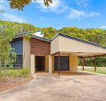 18 Naiad Court Rainbow Shores Modern Beach House Walk to Beach - Accommodation Gladstone