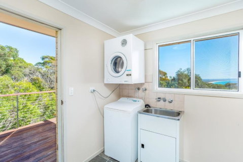 Rainbow Views Rainbow Beach Stunning Ocean Views & A Swimming Pool - Accommodation Gladstone 2