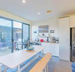 Shore to Relax Family or Corporate Bookings Only - Accommodation Gladstone