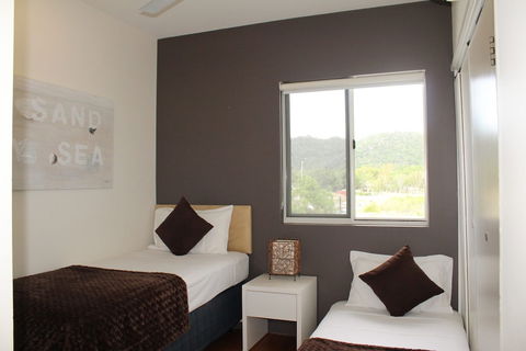Beachside Apartment 17 - Accommodation Gladstone 2
