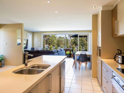 HARBOUR LIGHTS Ulladulla - Accommodation Gladstone 6